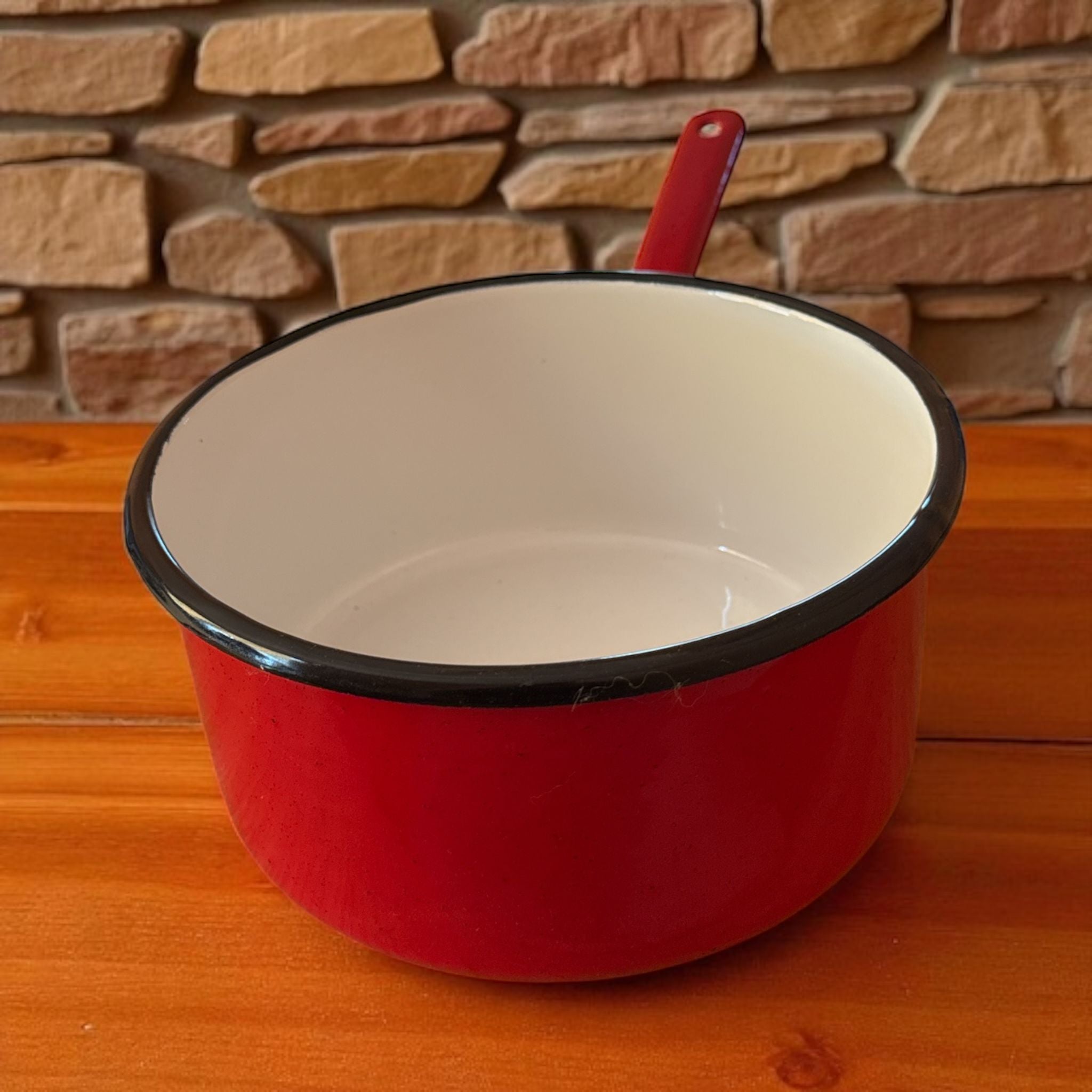 Cratiță Emailată cu Coada – Roșu Clasic, 2.8 L