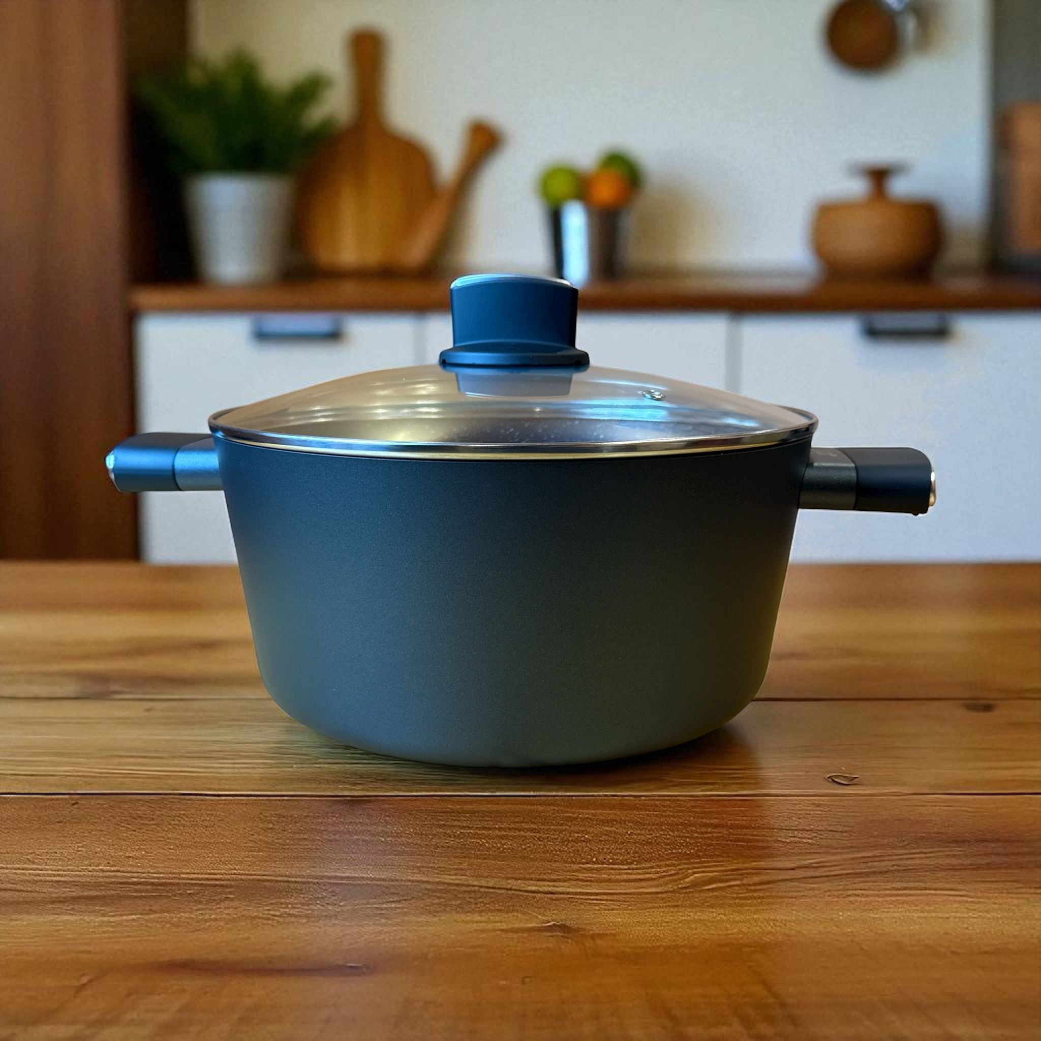 Oală Zilan 28 cm, 6.5 litri, cu capac – interior marmorat, compatibilă inducție