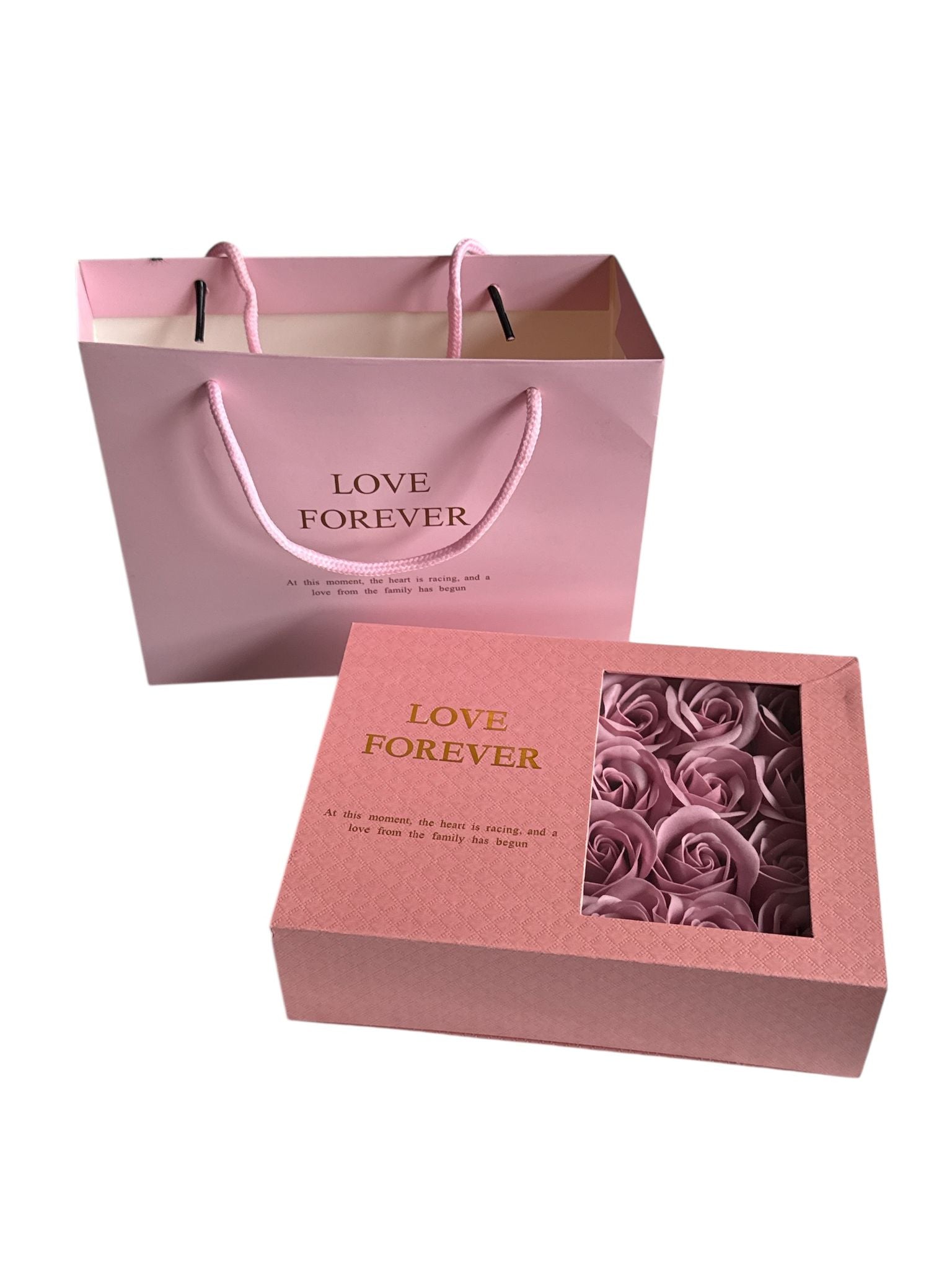 Set cadou Love Forever cu trandafiri si bratara