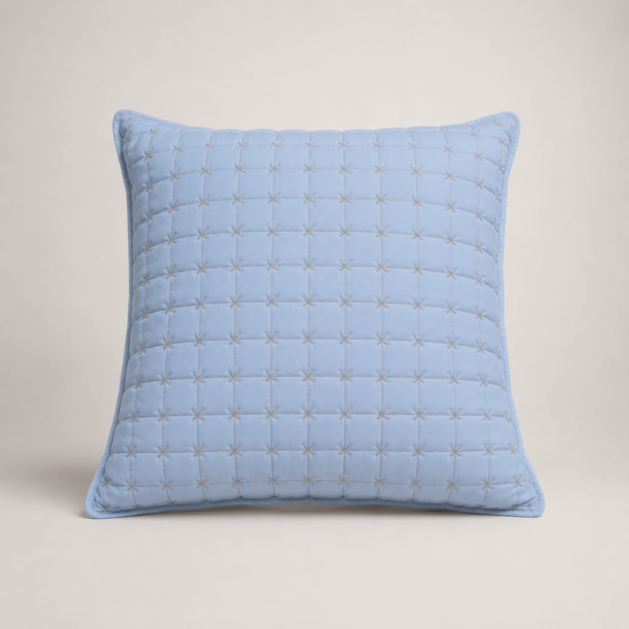 Perna Decorativa Matlasata 75x75 cm Bleu Deschis Moale si Confortabila