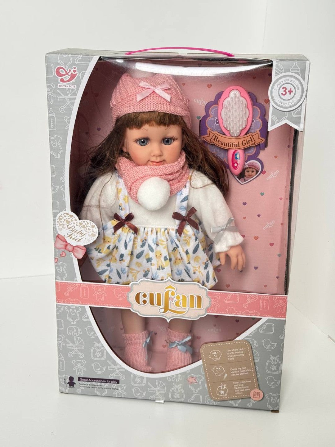 Păpușă Fetiță 38 cm cu Hăinuțe Tricotate, Căciuliță și Fular – Model Realist, Accesorii Incluse